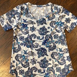 Medium lularoe christy tee